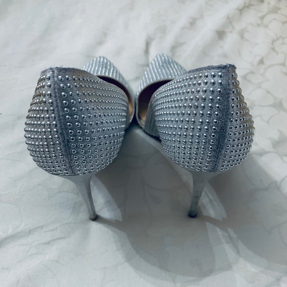 VINCE CAMUTO IMAGINE SEXY IN SILVER HEELS - Picture 4 of 5